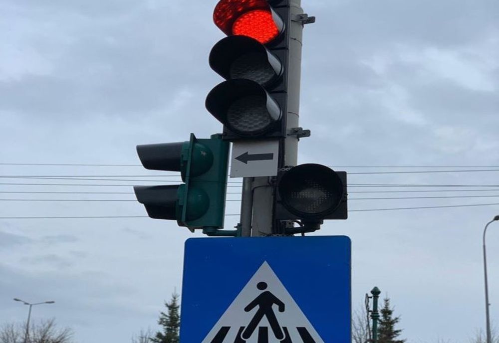 Hoții au făcut nefuncționale mai multe semafoare de pe un drum județean. Ce au furat aceștia