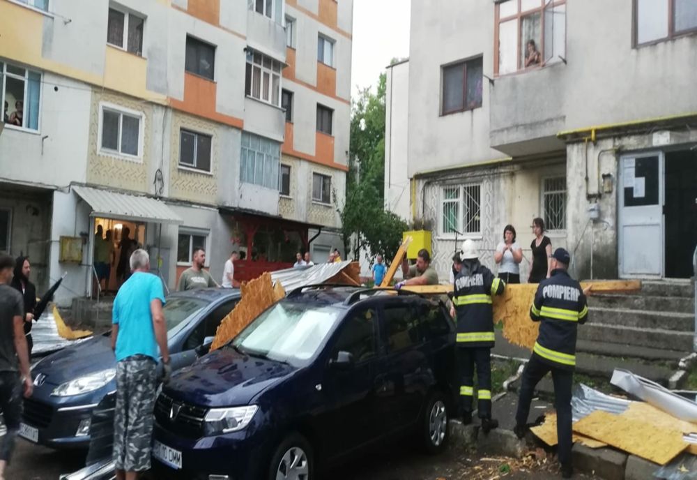 27 de apeluri de la cetățeni care cer ajutorul pompierilor după efectele vijeliei  -  VIDEO 