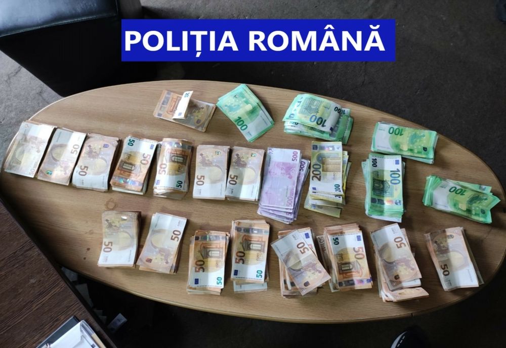Zeci de percheziții la contrabandiștii de țigări