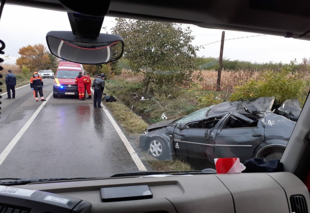 Două femei au ajuns la spital după ce mașina în care erau, s-a răsturnat