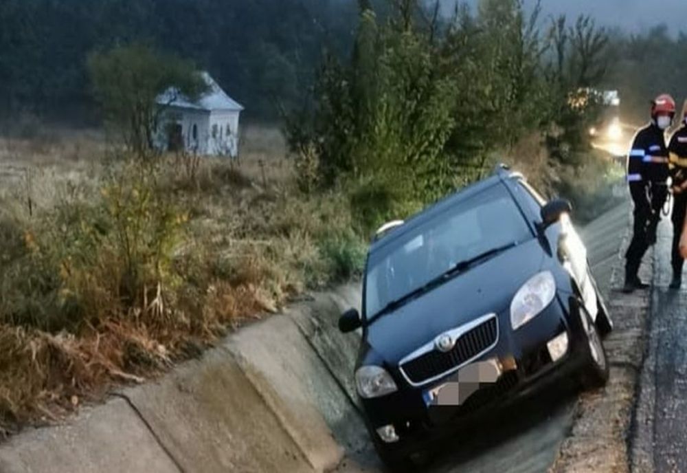 Atât de beat că s-a oprit cu mașina în șanț! Acum are și dosar penal