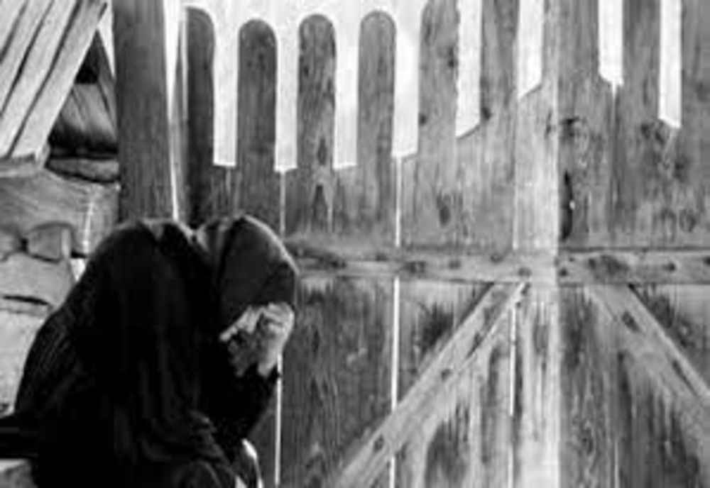 Bătrână cu suflet mare, înșelată de o șarlatancă