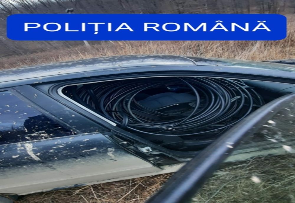 Tineri reținuți pentru furt de cablu