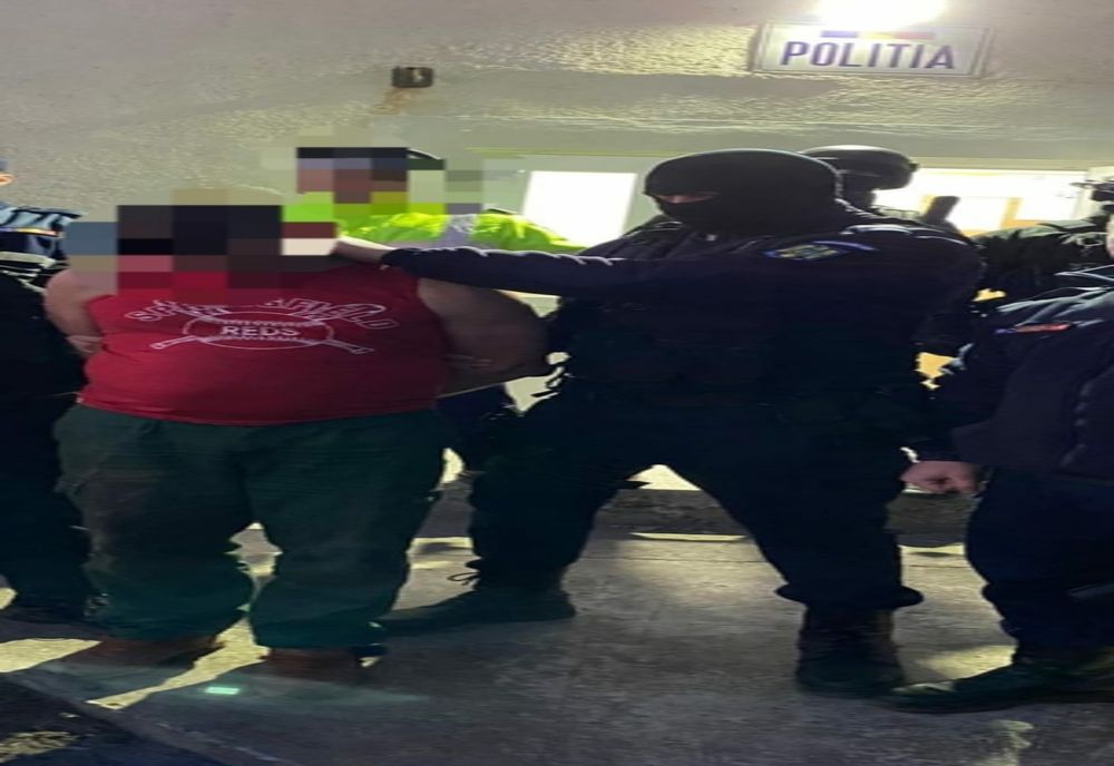 Caz șocant la Botoșani. Un bărbat și-a înjunghiat mortal fosta soție, alte 2 femei sunt în stare gravă