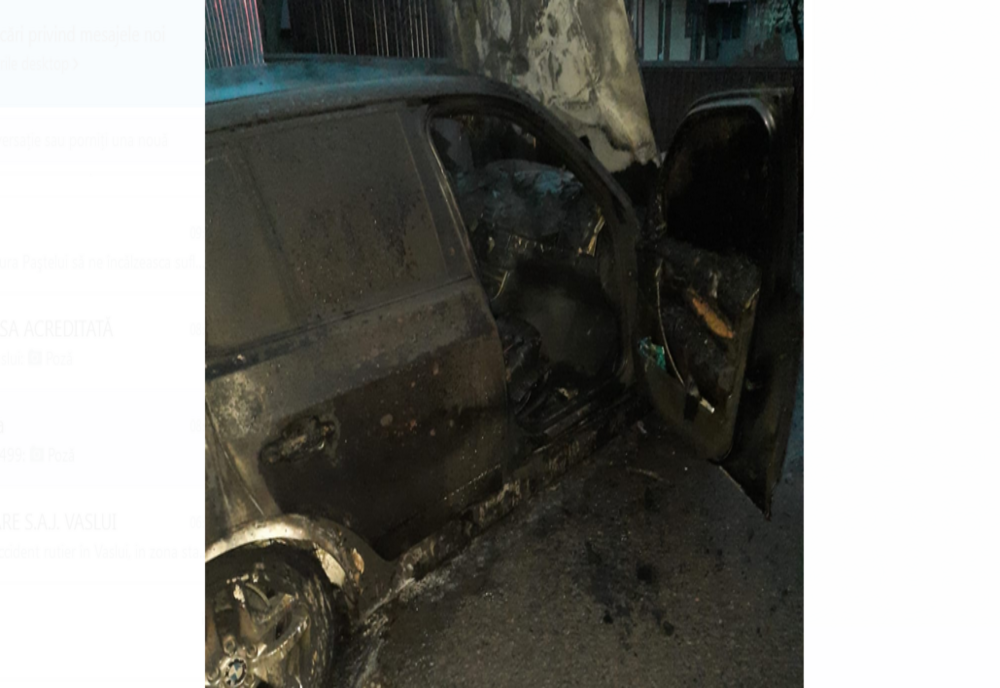 S-a trezit dimineață cu mașina în flăcări, în curtea casei