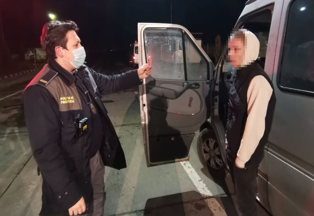 3000 de euro şi 5000 de dolari, preţul plătit de doi cetăţeni din Uzbekistan pentru a-și procura acte false