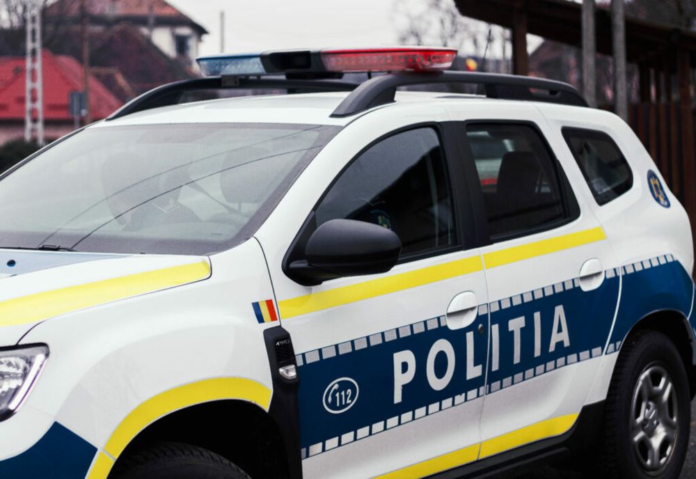 Accident mortal - Un angajat care lucra la modernizarea unui drum a fost lovit de un autoturism, în Botoșani