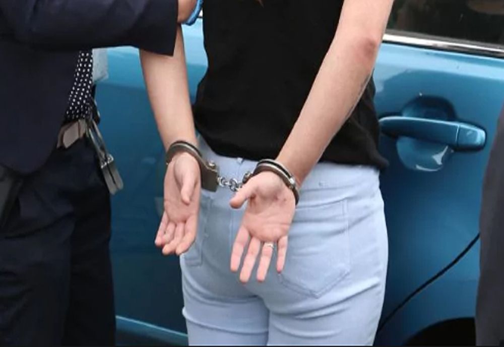 Tânără din Botoșani, condamnată la cinci ani de închisoare după ce și-a înjunghiat tatăl