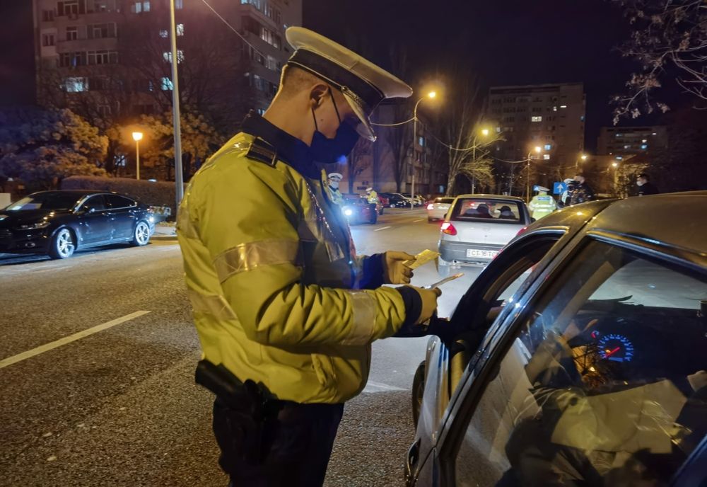 Bărbat cercetat de polițiști, după ce a condus fără permis și a refuzat prelevarea de mostre biologice 