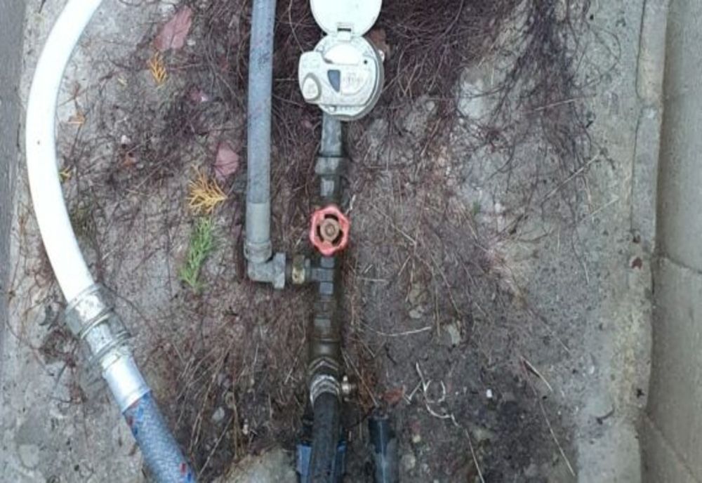 Din seria furturilor de apă: Fost polițist depistat cu branșament ilegal 