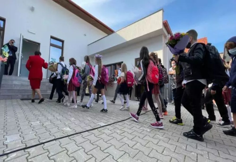 Schimbări majore propuse în învățământ. Cursurile să înceapă la ora 9:00, Religia devine Istoria religiilor