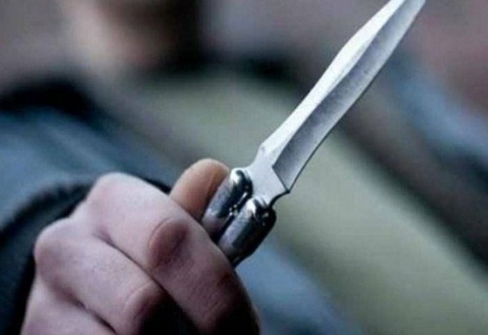 Când a aflat că este concediat, un bărbat a scos cuțitul și și-a înjunghiat foștii angajatori