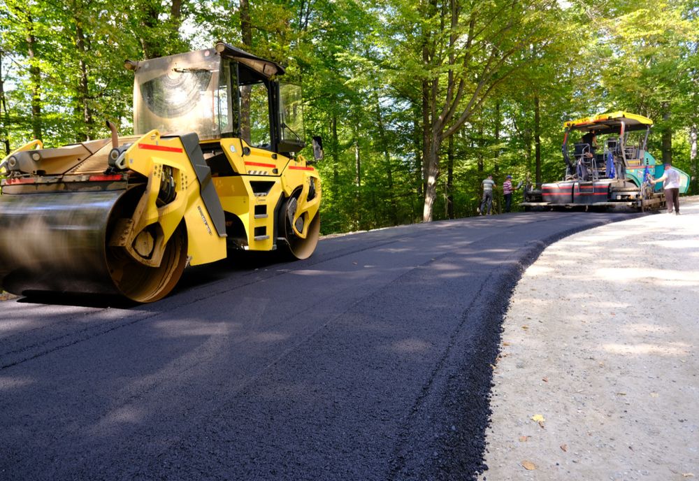 Asfalt pe întreaga lungime a „Drumului Mănăstirilor”