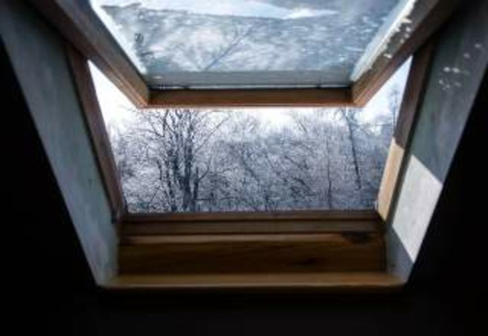 De ce nu e bine să aerisim locuința iarna. Pericolul la care ne expunem