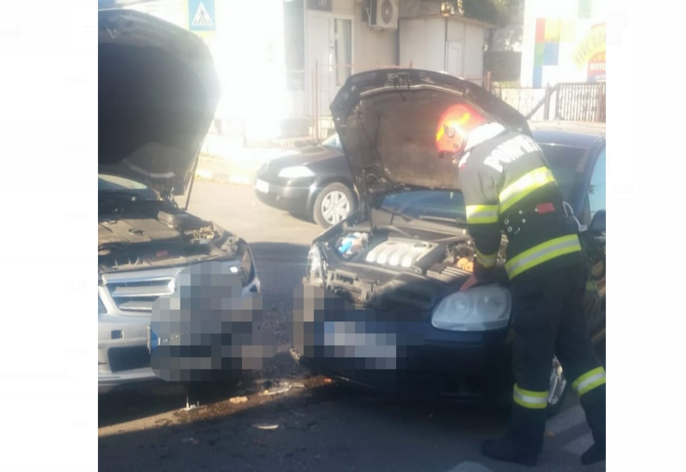 Tamponare frontală între două autoturisme: o femeie a ajuns la spital