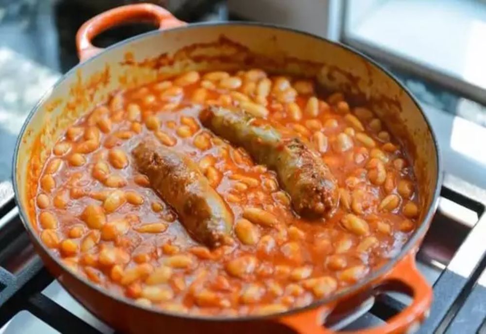 Fasole cu cârnați - motivul incredibil pentru care trebuie să evităm această combinație de 1 Decembrie