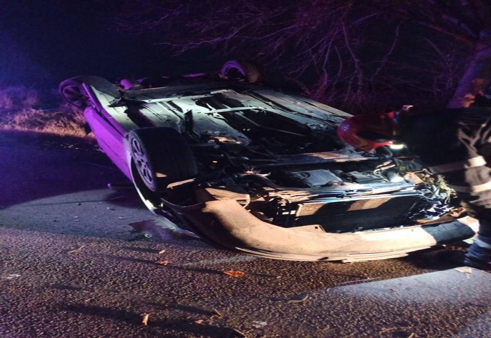 S-a răsturnat cu mașina pe o stradă din Dorohoi