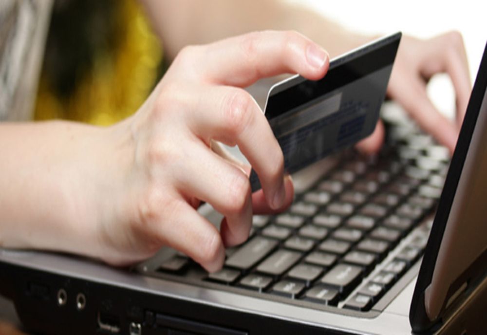 ATENȚIE LA  ,,MAGIA” SĂRBĂTORILOR! -sfaturi pentru siguranța cumpărăturilor online