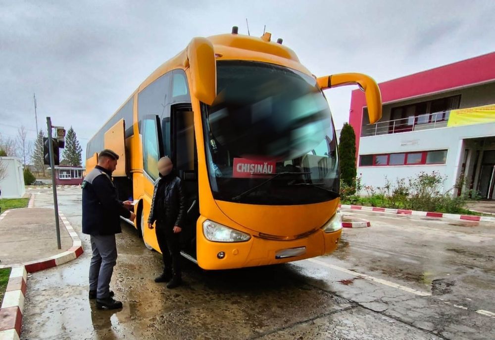 A acceptat să deţină un permis de conducere fals şi s-a ales cu dosar penal   