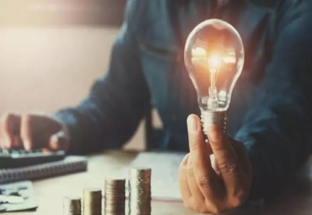 Românii fac economie și sting lumina! Cu cât a scăzut consumul de energie electrică în ultimele 10 luni