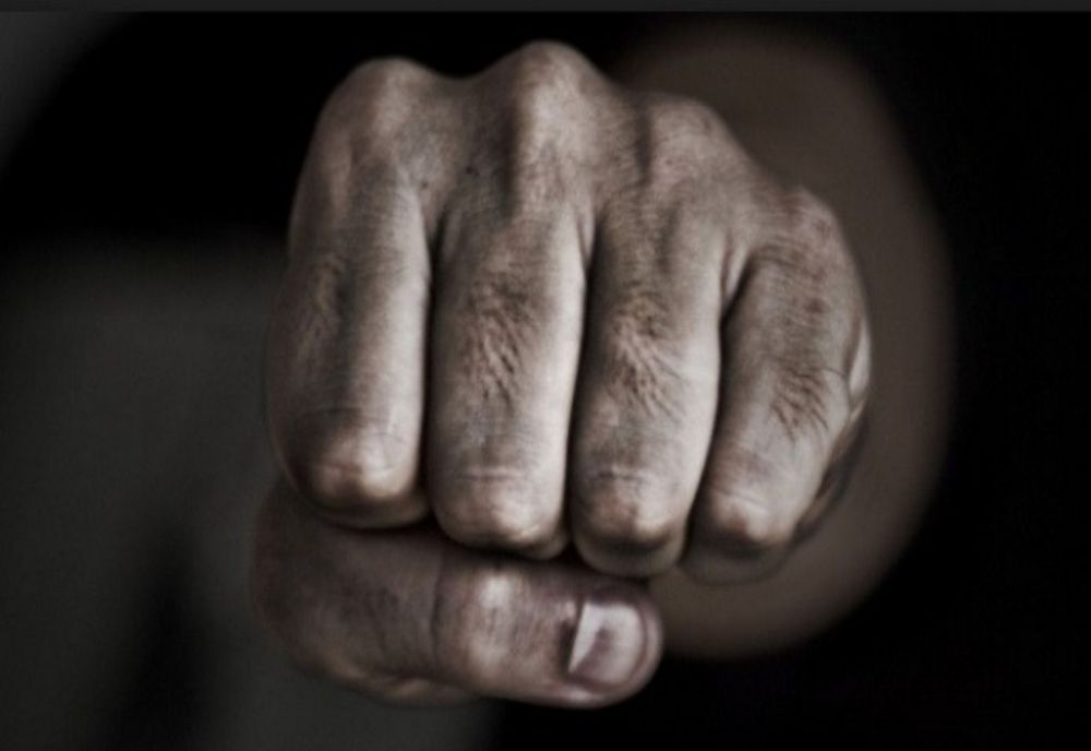 Bătut de consătean! Agresorul, trimis în judecată