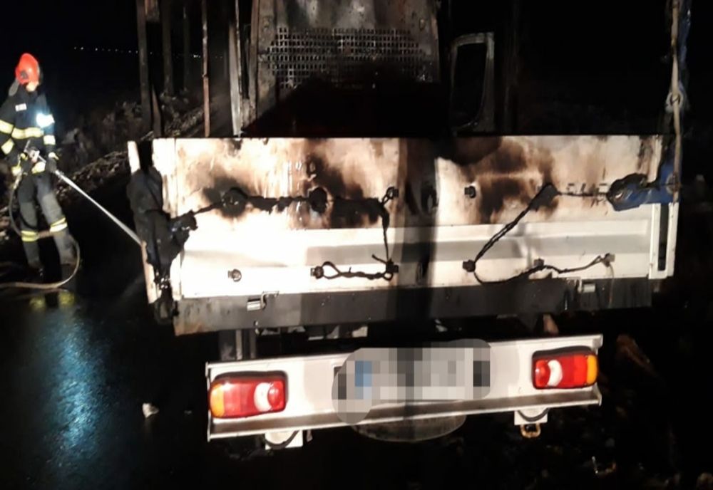 Zi cu ghinion pentru un șofer care transporta ornamente de Crăciun