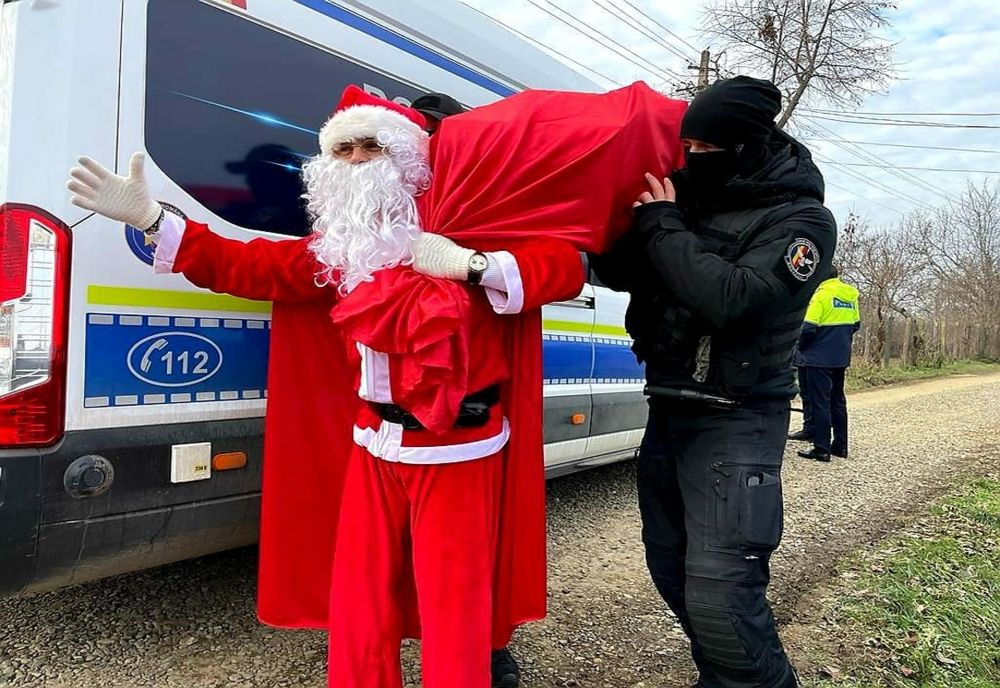 Polițiștii botoșăneni, alături de copii, în preajma sărbătorilor