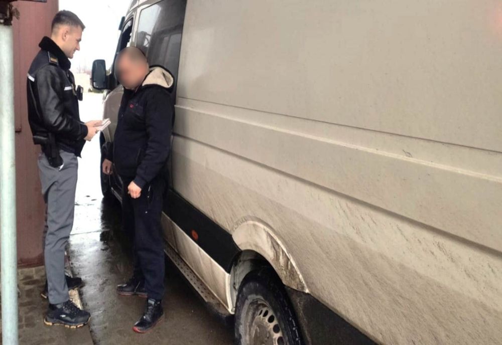 A încercat să păcălească polițiștii cu un certificat de înmatriculare falsificat