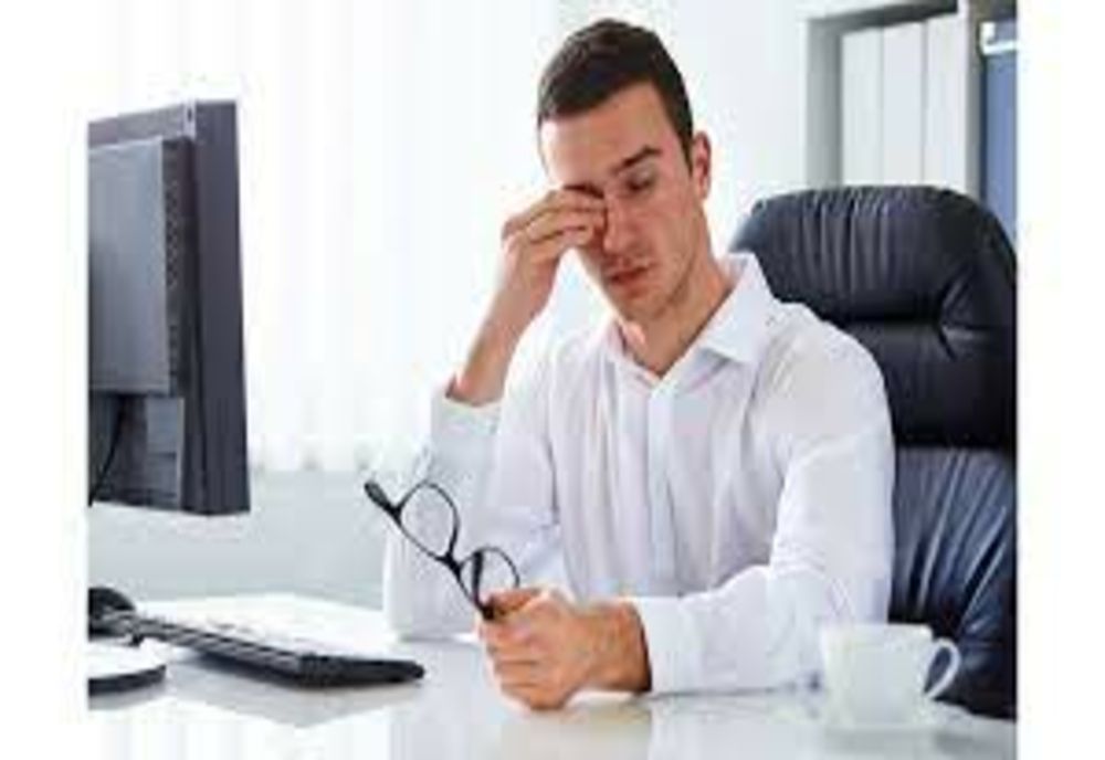 Angajatorii vor trebui să le asigure ochelari salariaților care lucrează la monitor. Decizie a Curți Europene