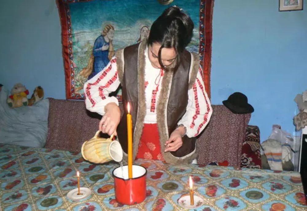 Ce trebuie să facă fetele tinere în noaptea de Bobotează - Tradiția veche de sute de ani