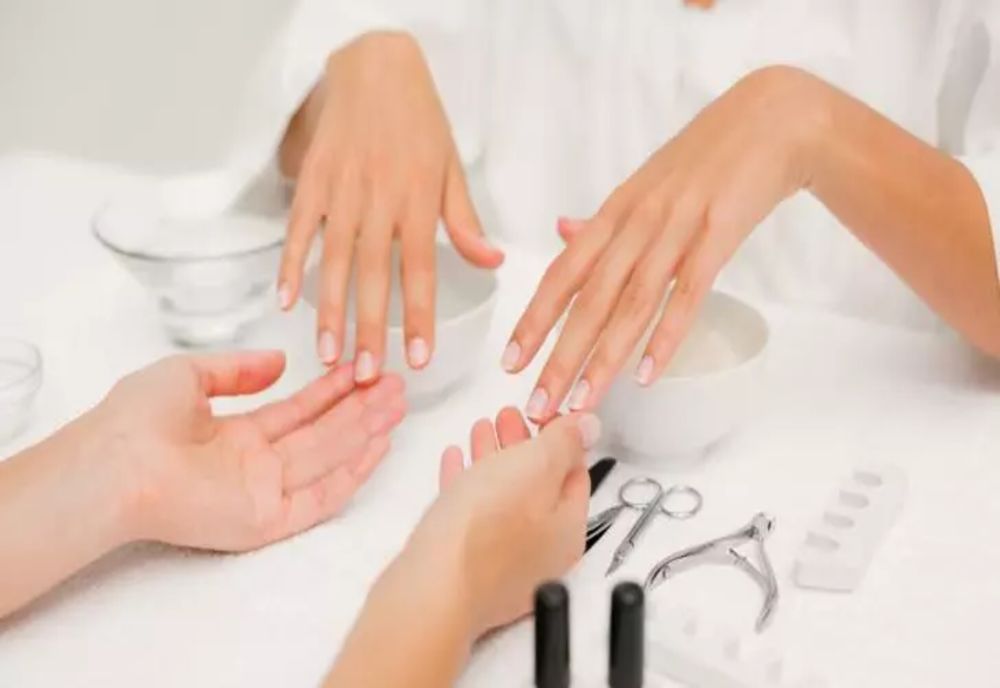 Ce spun unghiile despre sănătatea ta. 8 semne pe care trebuie să le iei în seamă