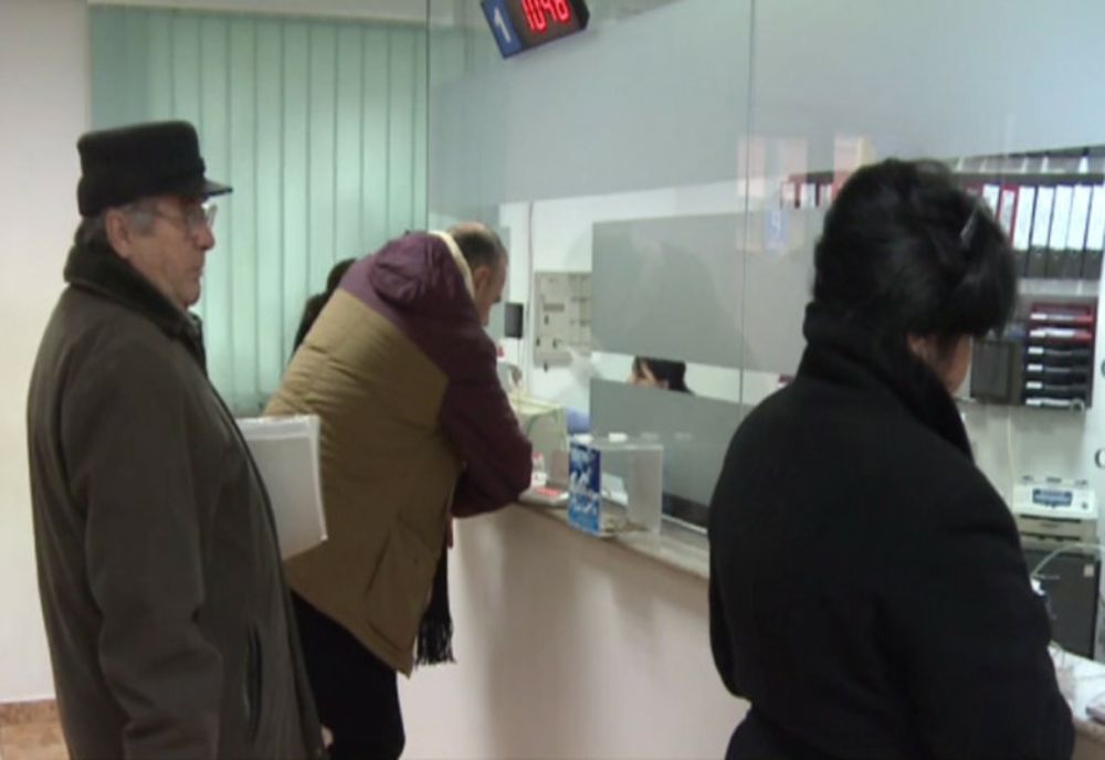 Cozi interminabile la plata facturilor cu cardurile de energie