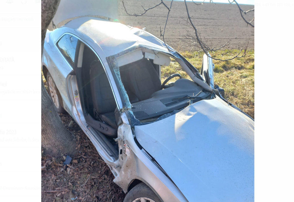 Doi tineri au scăpat cu viață după ce mașina în care se aflau a ieșit de pe carosabil