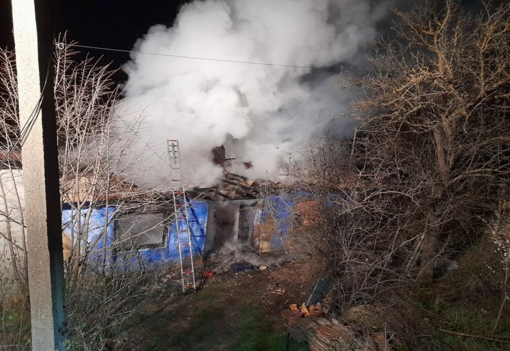 Și-a pierdut viața în casa cuprinsă de flăcări. Avea doar 54 de ani