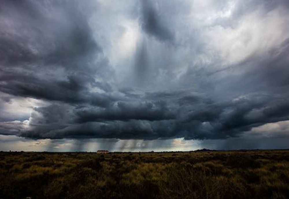 Ce să NU faci în timpul unei furtuni. Greșeala care îți poate fi fatală