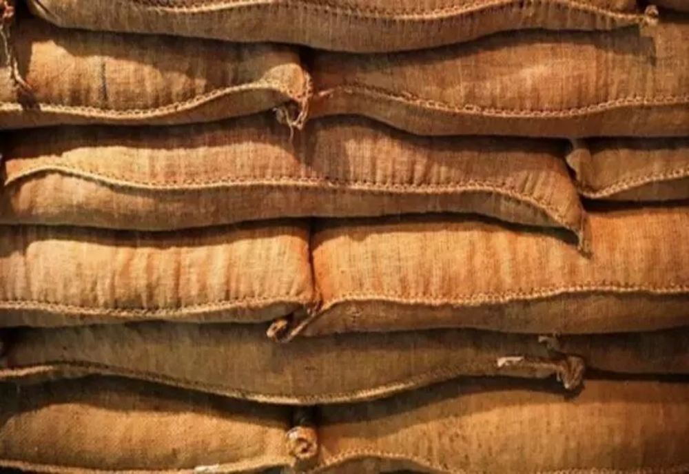 11.000 de kilograme de îngrășământ chimic, depozitate într-o curte