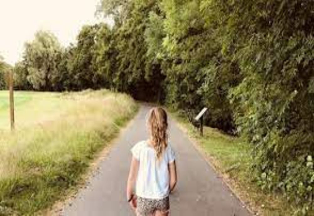 Fetiță pierdută într-un parc din Botoșani! A fost găsită de o femeie la câteva străzi distanță