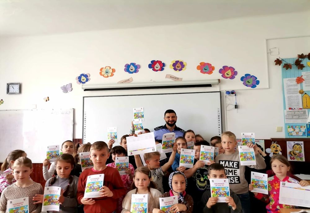 Polițiștii botoșăneni alături de copii, în „ŞCOALA SIGURANŢEI TEDI”