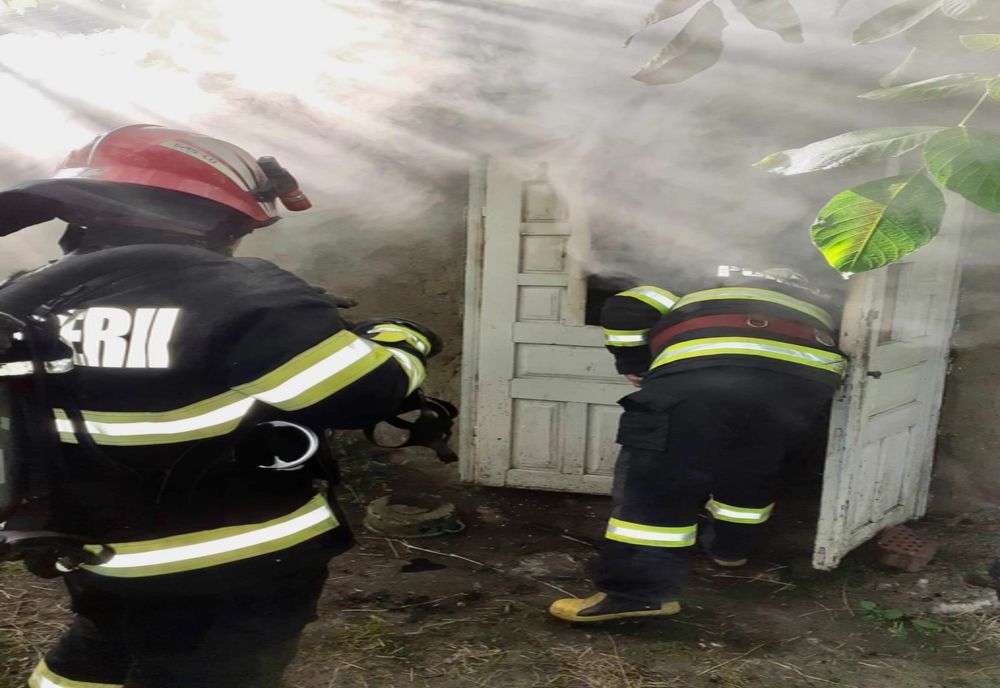 Incendiu pornit de la o lumânare