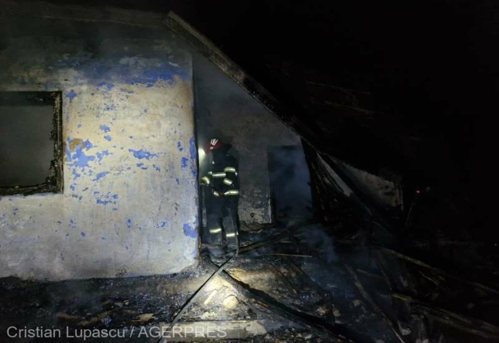 O FEMEIE A MURIT ÎNTR-UN INCENDIU CARE I-A CUPRINS LOCUINŢA