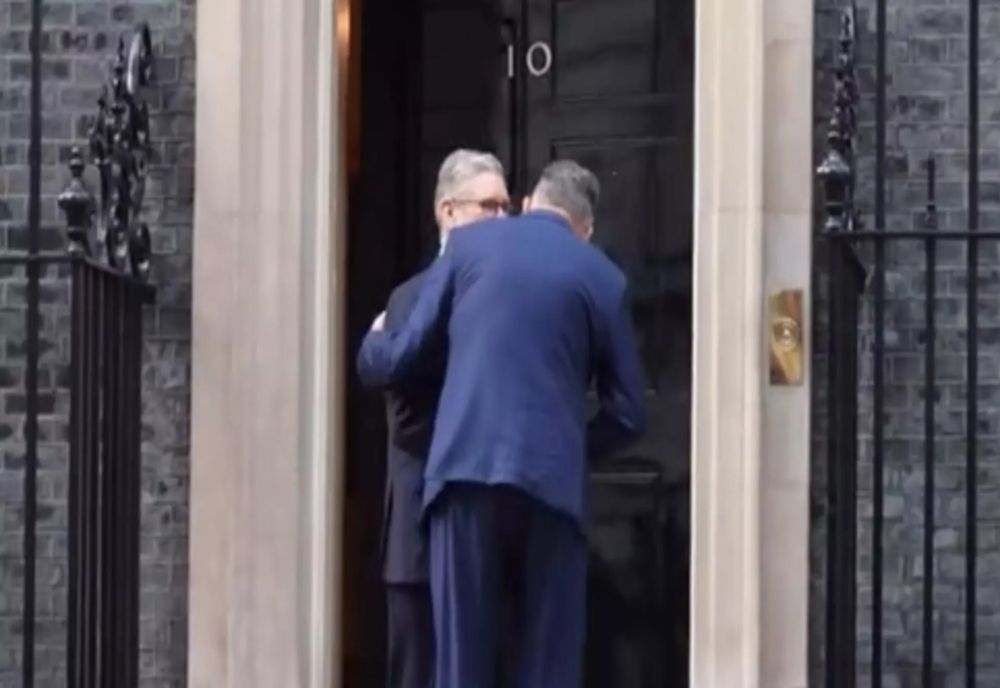 ALEXANDRU MURARU CRITICĂ DUR GESTUL LUI MARCEL CIOLACU, DE A-L PUPA PE PREMIERUL BRITANIC: ”O GAFĂ DIPLOMATICĂ RUȘINOASĂ PENTRU ROMÂNIA” 