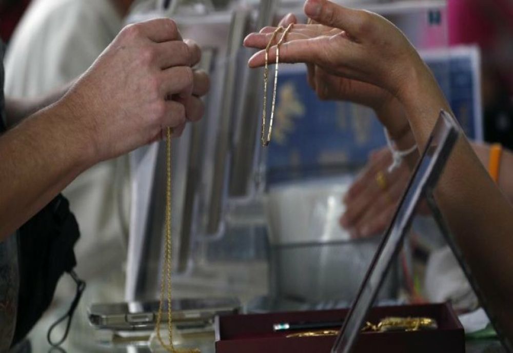 PREȚUL AURULUI A DEPĂȘIT PENTRU PRIMA DATĂ PRAGUL DE 4.000 DE DOLARI