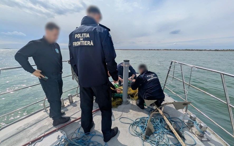 Plase de pescuit ilegale descoperite în Marea Neagră