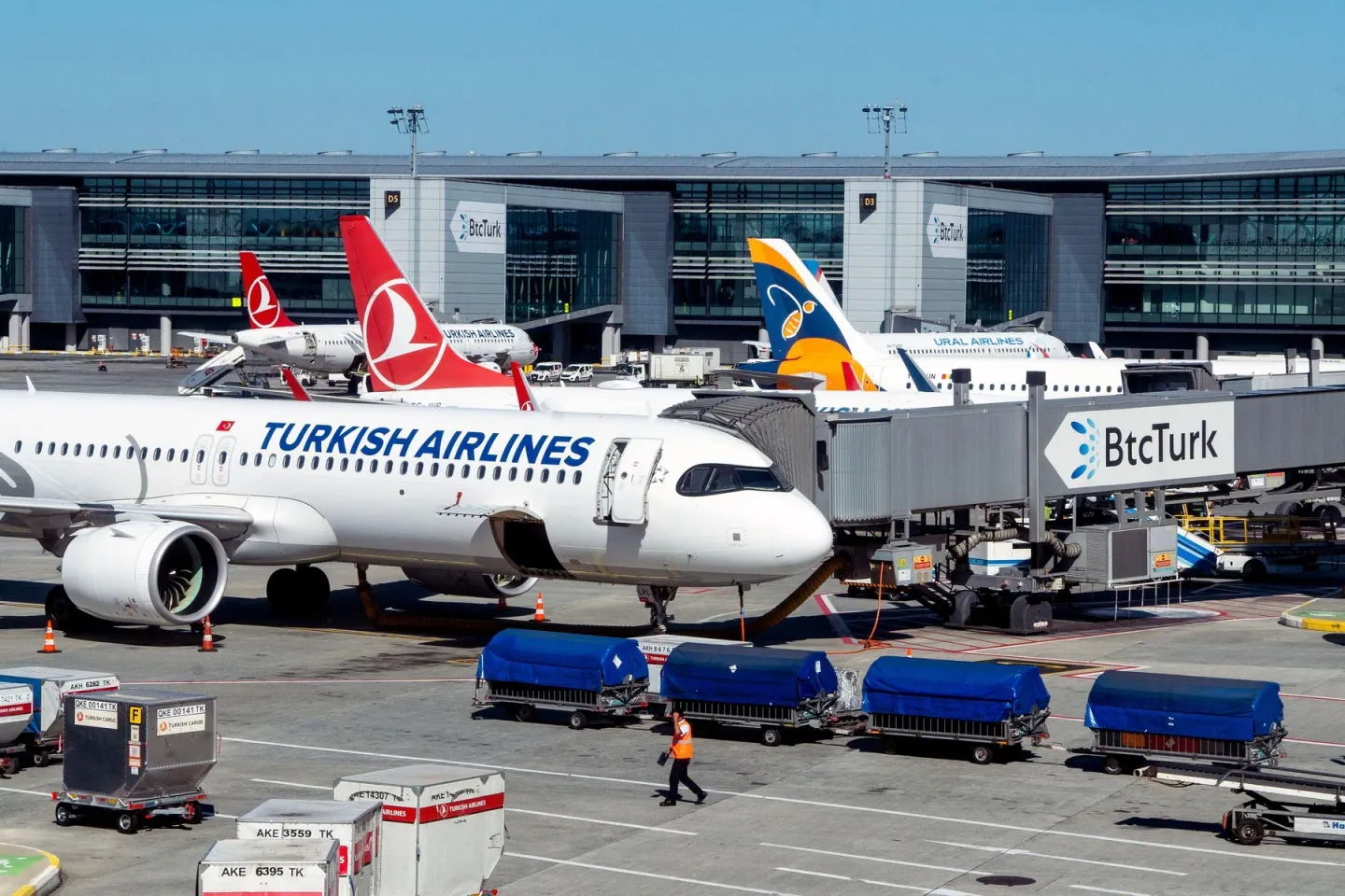 Transportul aerian de pasageri în România a marcat o creștere de 7,8% în al doilea trimestru din 2026