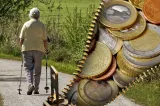 Un milion de pensionari așteaptă banii promiși de doi ani. Mica recalculare ar putea fi blocată din cauza legii salarizării