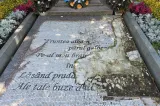 Mozaicul cu versuri din fața Teiului lui Eminescu a fost distrus 