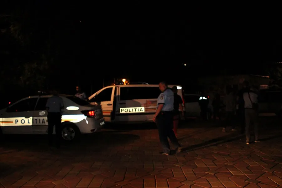 politisti descinderi in baruri (6)