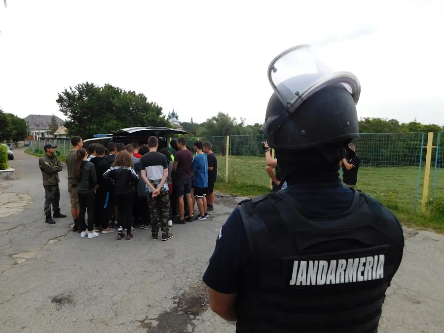 jandarmi copii agafton1