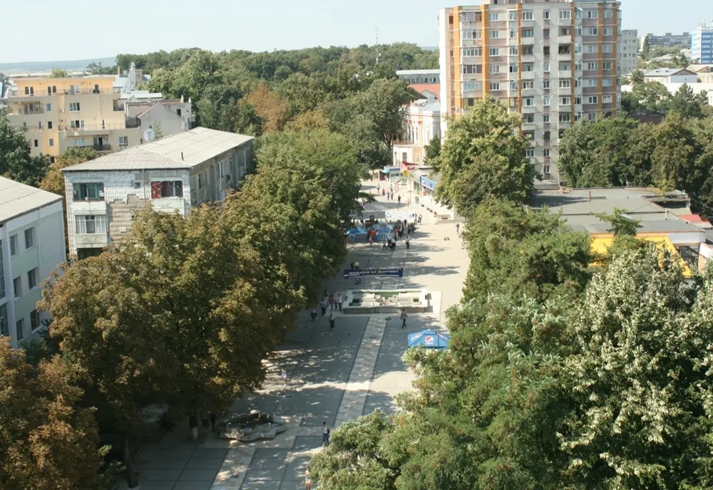 Dispensere la intrările în scările de bloc din municipiul Botoșani