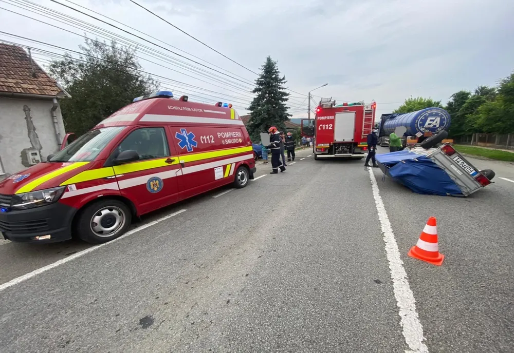 FOTO: Un șofer botoșănean grăbit a provocat un accident rutier pe DN 17! El și încă un conducător auto au fost răniți